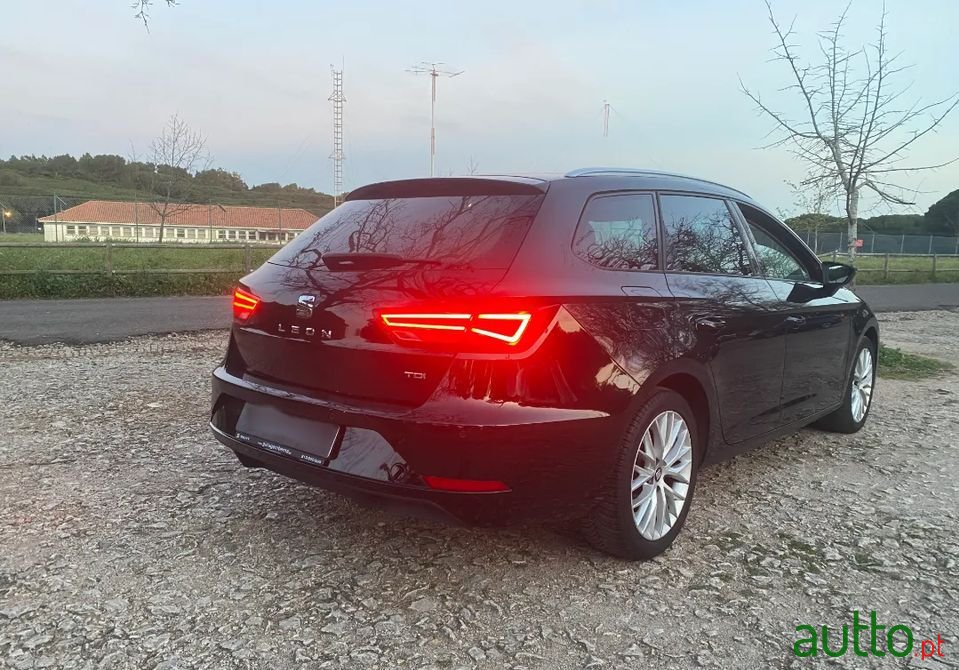 2017' SEAT Leon St photo #4