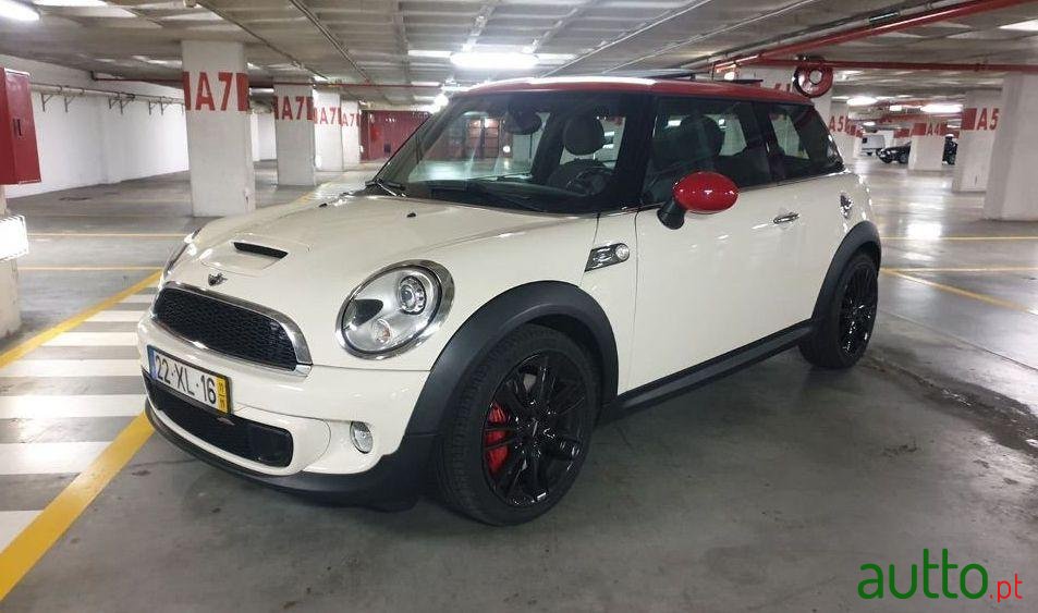 2011' MINI John Cooper Works R56 photo #1