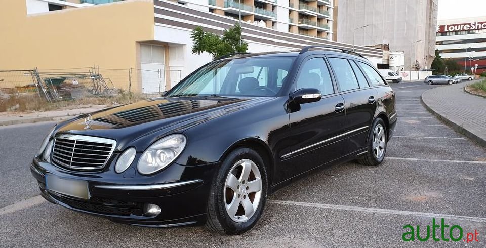 2005' Mercedes-Benz E 220 photo #1