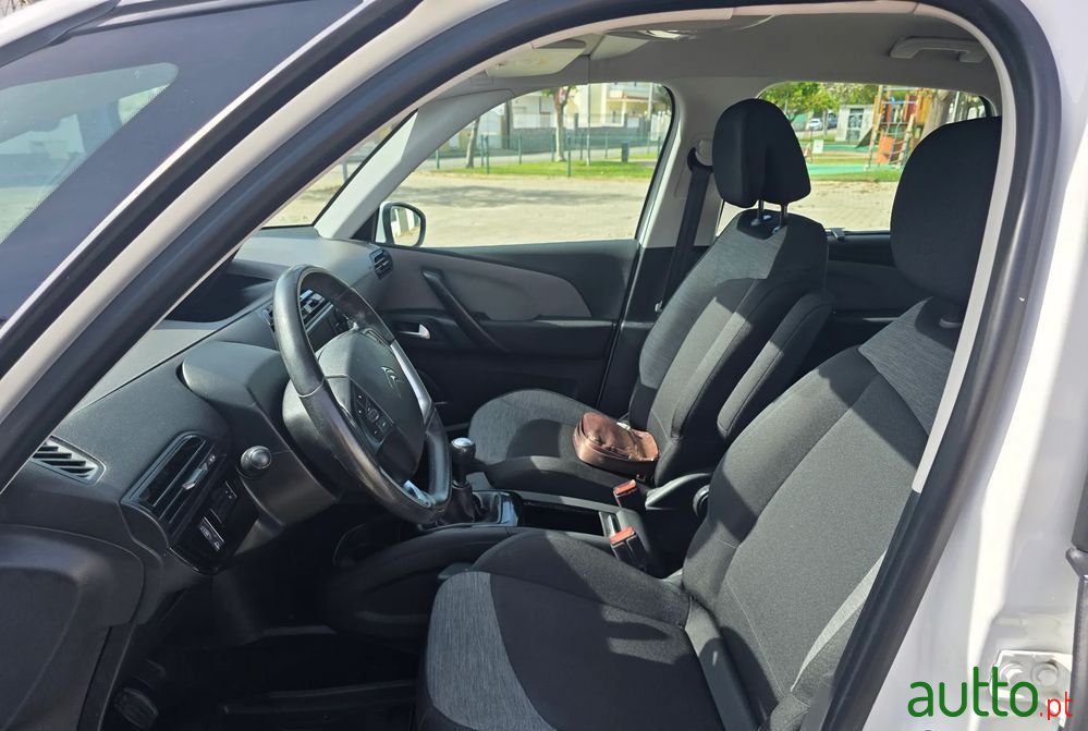 2017' Citroen C4 Picasso photo #6