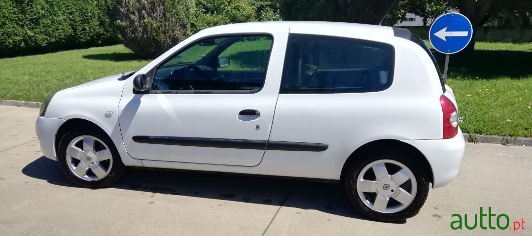 2008' Renault Clio photo #1