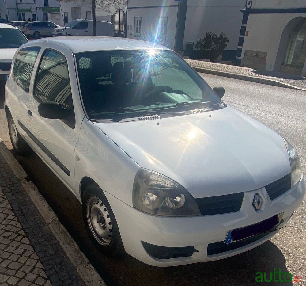 2008' Renault Clio photo #3