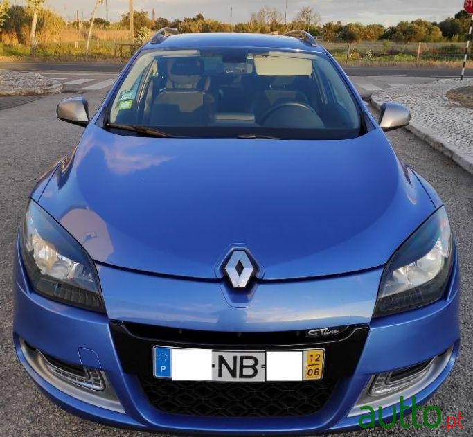 2012' Renault Megane photo #1