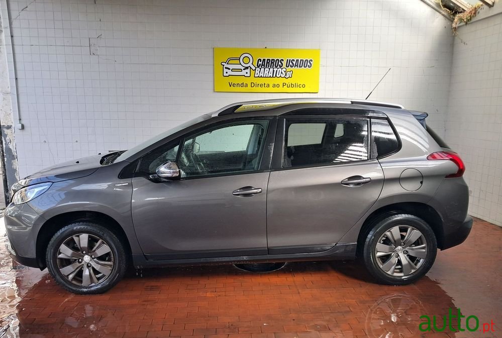 2018' Peugeot 2008 1.2 Puretech Style photo #2