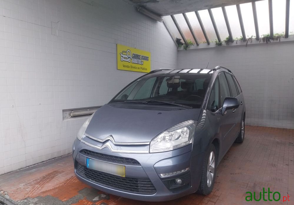 2011' Citroen C4 Grand Picasso photo #1