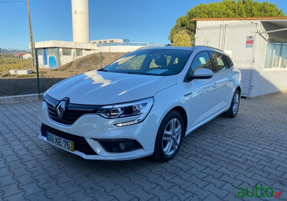 2018' Renault Megane Sport Tourer photo #1