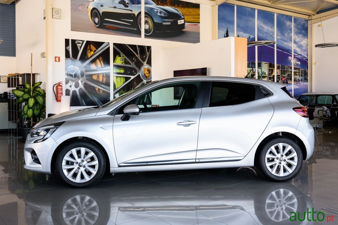 2021' Renault Clio photo #2