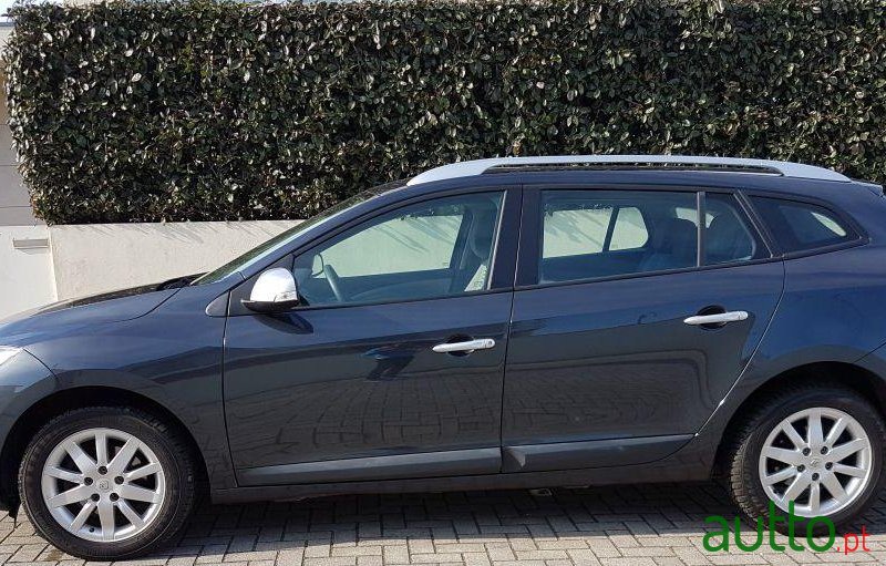 2010' Renault Mégane Sport Tourer 1.5 Dci photo #1