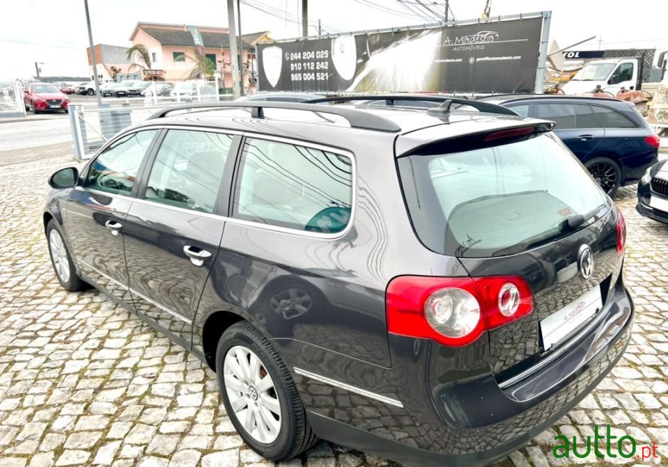 2007' Volkswagen Passat Variant photo #3