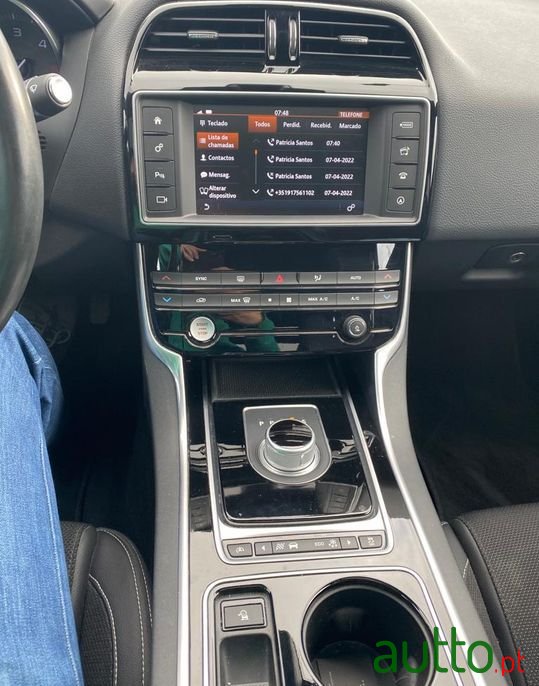 2015' Jaguar Xe photo #6