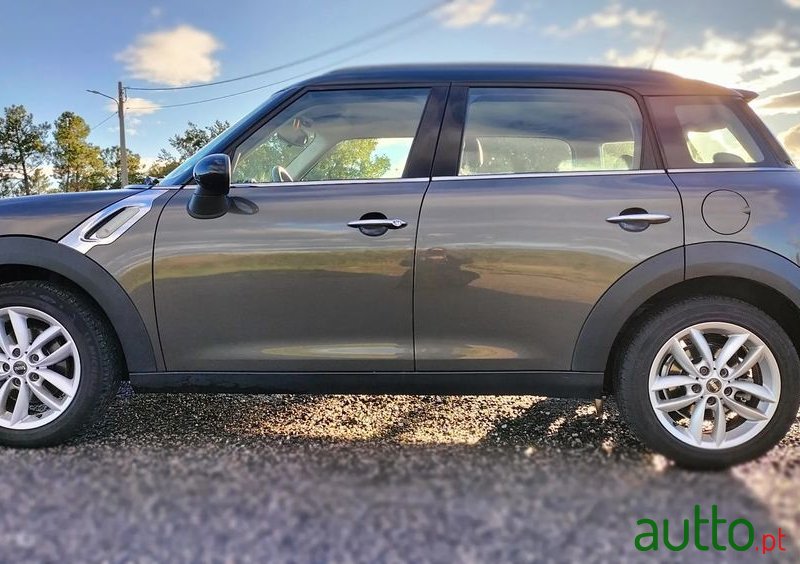 2013' MINI Countryman Cooper D photo #2