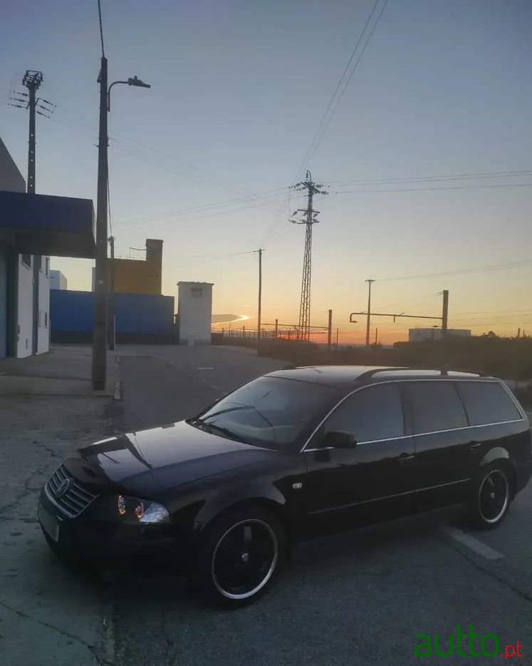 2001' Volkswagen Passat photo #5