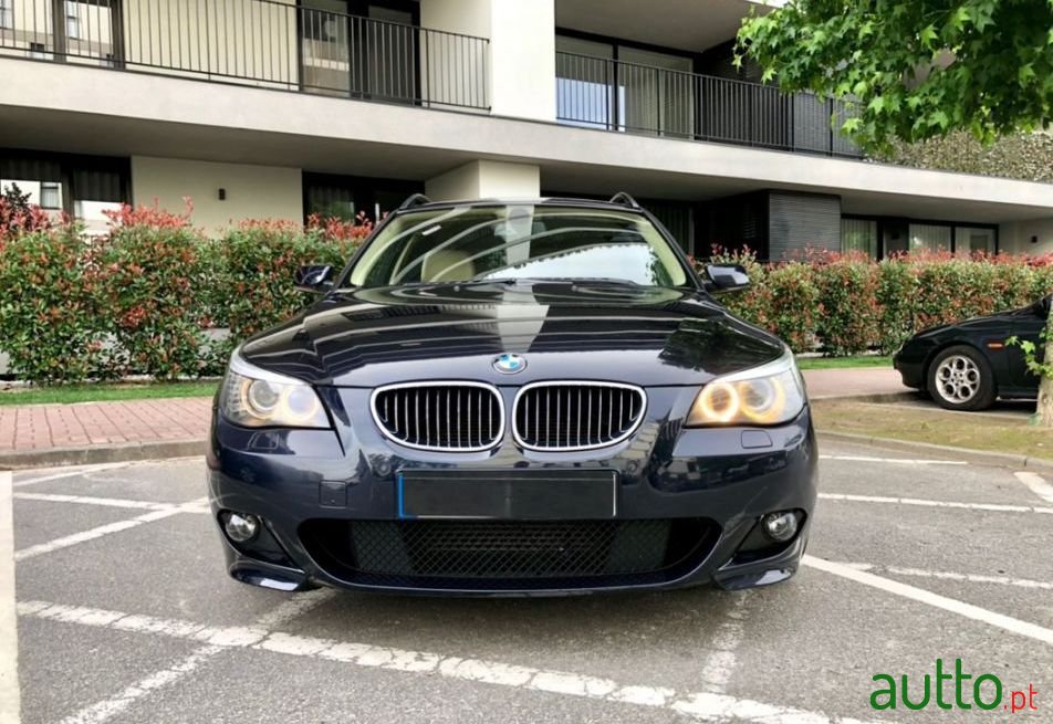 2009' BMW 525 photo #2