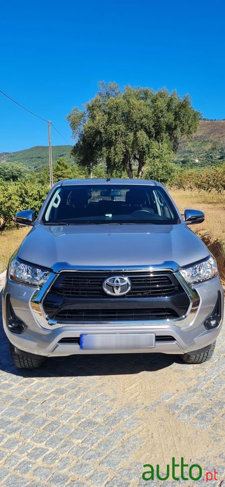 2021' Toyota Hilux photo #2