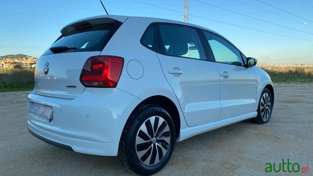 2015' Volkswagen Polo photo #6