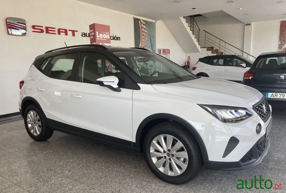 2022' SEAT Arona photo #2