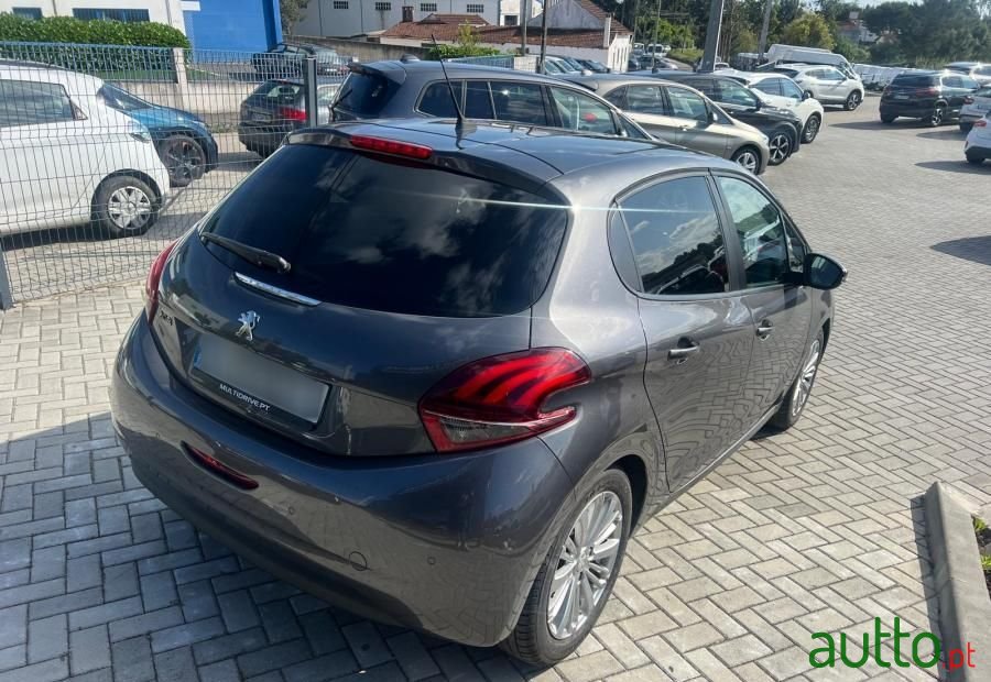 2019' Peugeot 208 photo #2