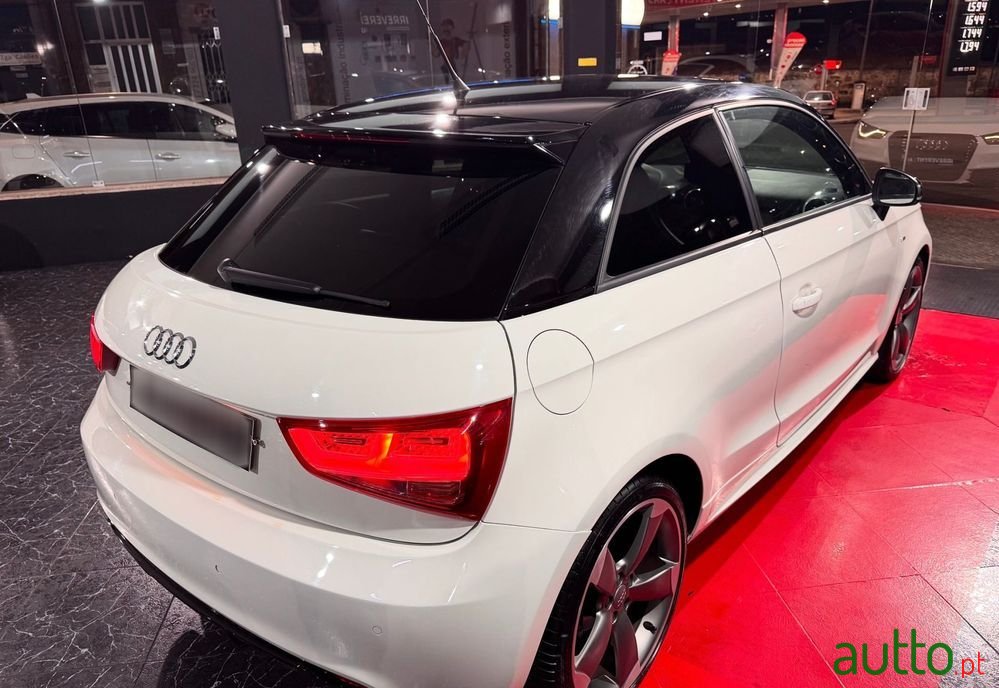 2011' Audi A1 1.6 Tdi S-Line photo #4
