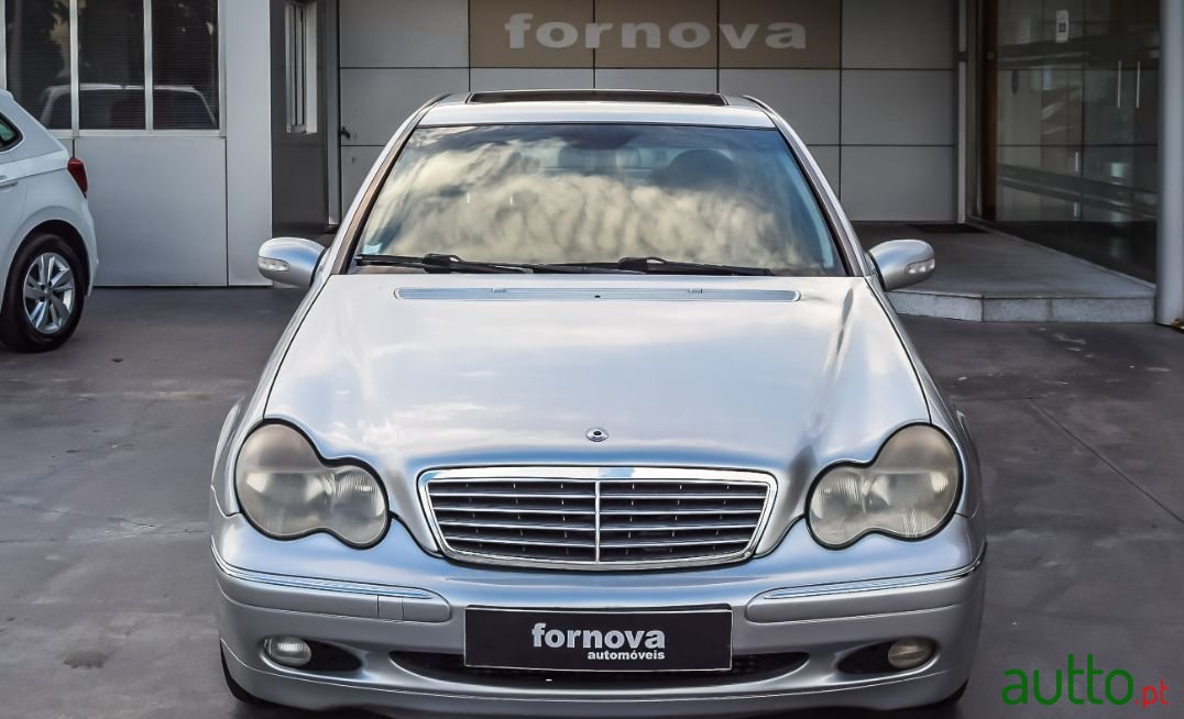 2001' Mercedes-Benz C-200 photo #2