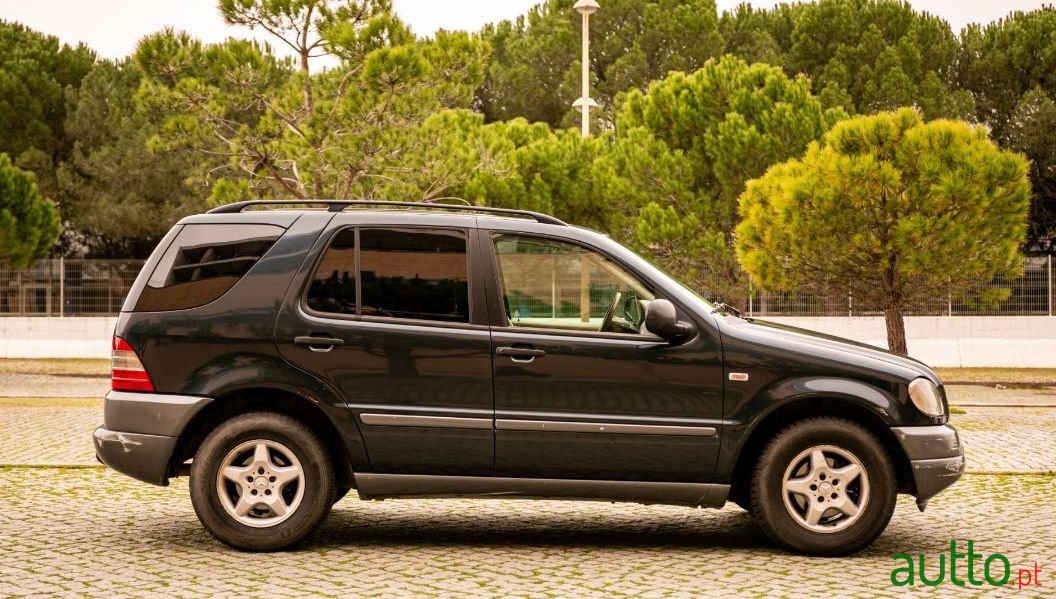 2000' Mercedes-Benz Ml-270 photo #2