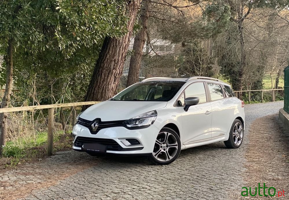 2018' Renault Clio Sport Tourer photo #3