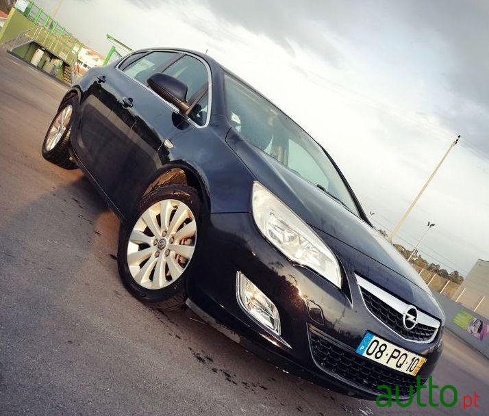 2011' Opel Astra photo #2