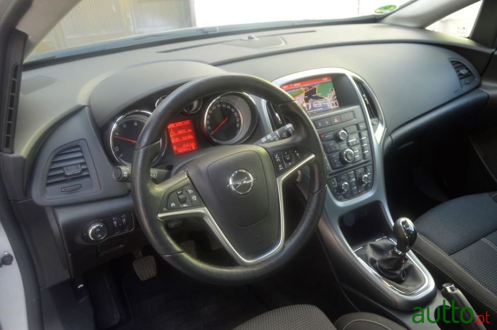 2016' Opel Astra Sports Tourer photo #2