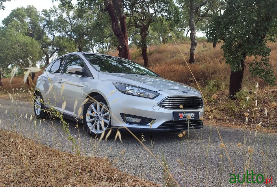 2015' Ford Focus photo #3