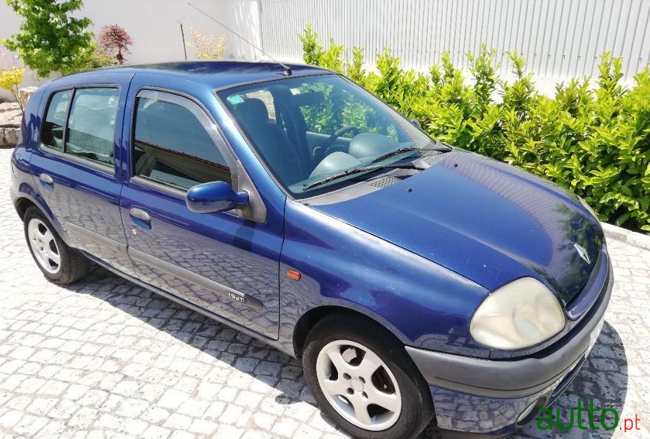 2000' Renault Clio photo #1