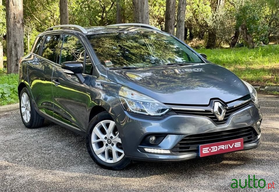 2019' Renault Clio Sport Tourer photo #1