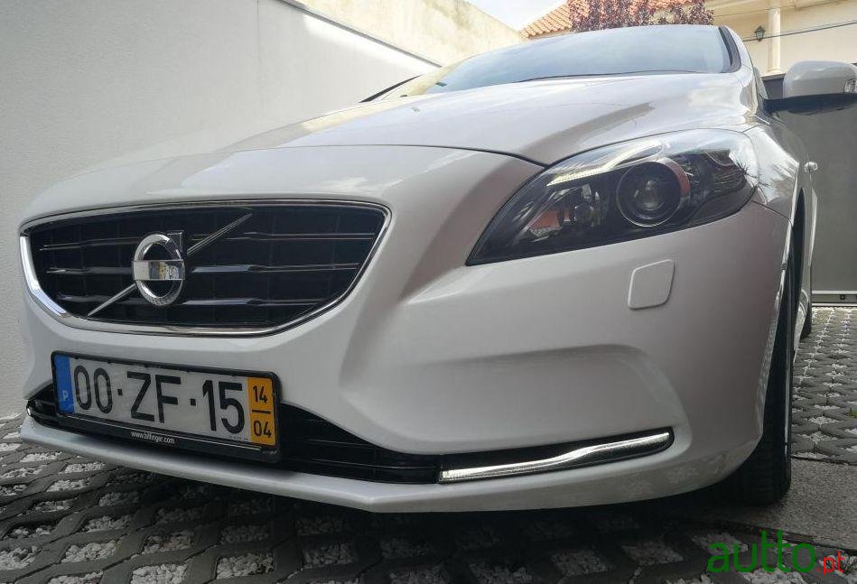 2014' Volvo V40 D2 photo #3