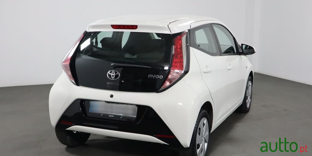 2015' Toyota Aygo 1.0 Plus photo #3