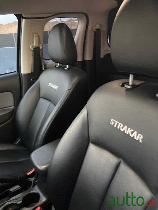 2017' Mitsubishi photo #2