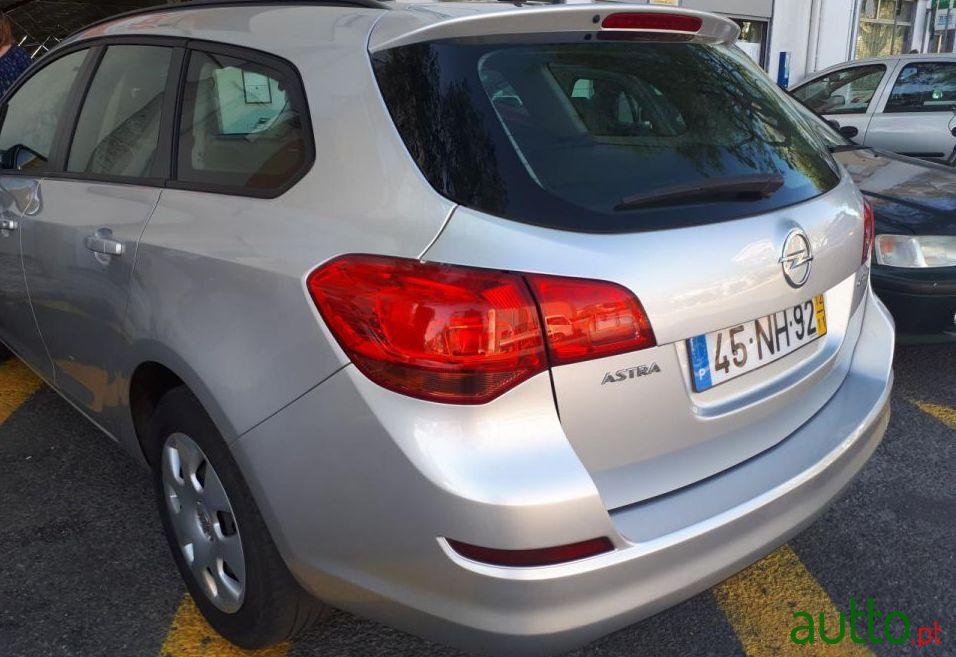 2012' Opel Astra Sports Tourer photo #2