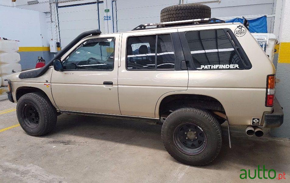1991' Nissan Pathfinder photo #4