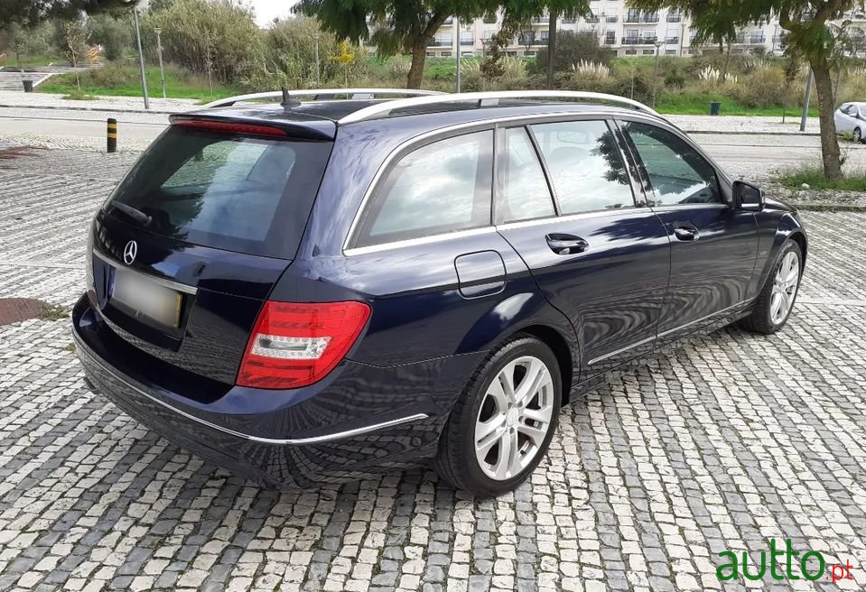 2011' Mercedes-Benz C-220 photo #2