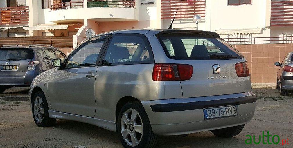 2001' SEAT Ibiza photo #2