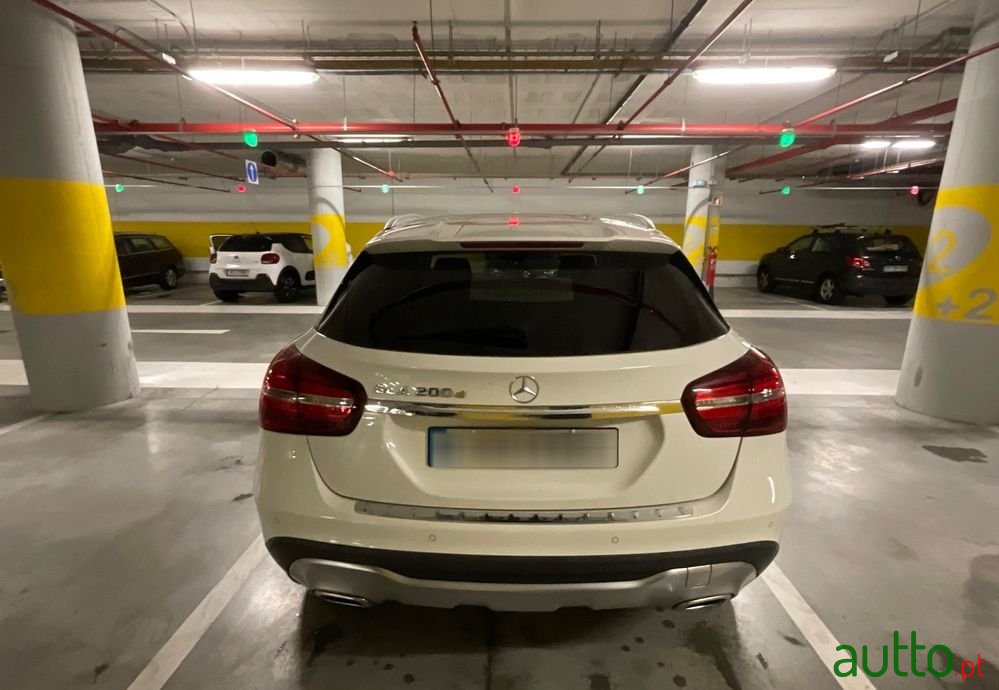 2017' Mercedes-Benz GLA 200 D Urban Aut. photo #3