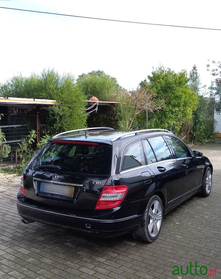 2010' Mercedes-Benz Classe C photo #3