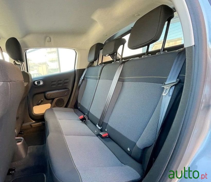 2019' Citroen C3 1.2 Puretech Feel photo #5