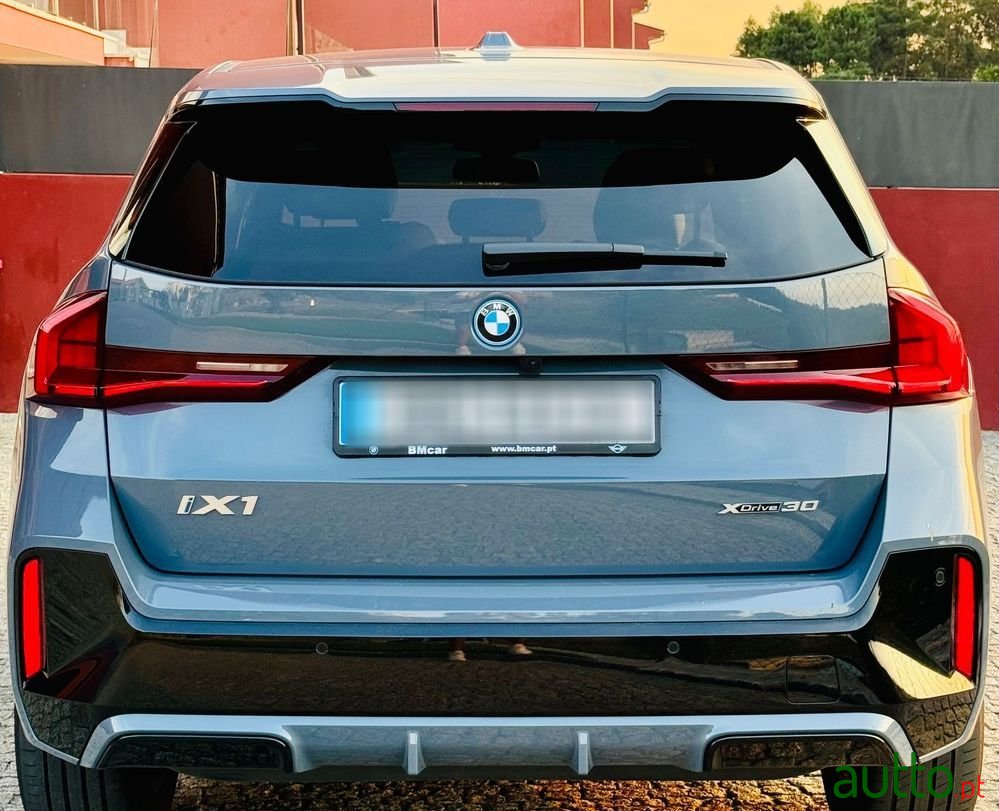 2023' BMW iX1 Xdrive30 Pack M photo #3