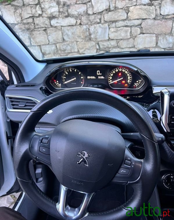 2019' Peugeot 2008 photo #6