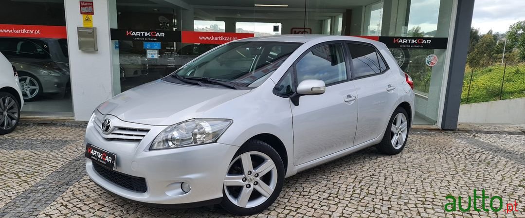 2010' Toyota Auris photo #1