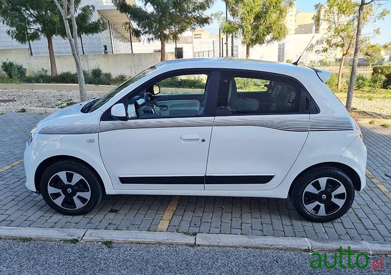 2016' Renault Twingo 1.0 Sce Limited photo #3