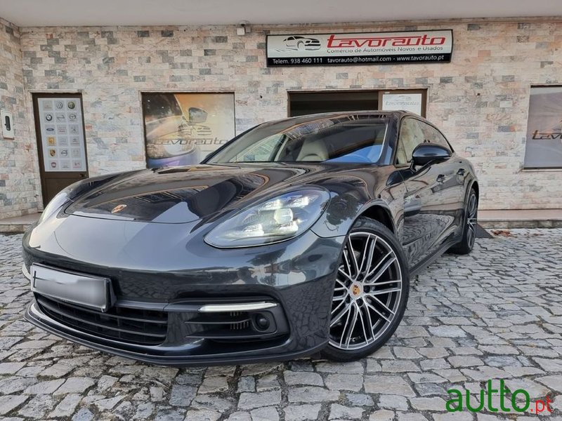 2018' Porsche Panamera Sport Turismo photo #1