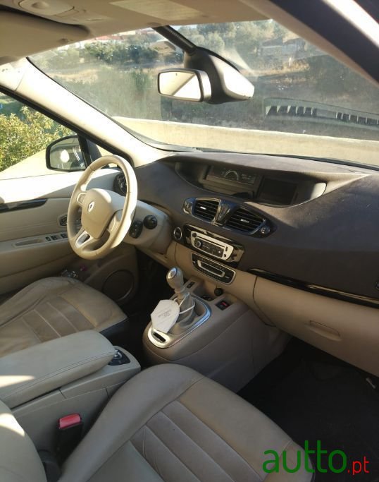 2012' Renault Scenic photo #4