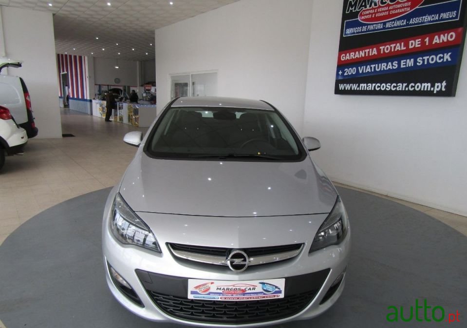 2015' Opel Astra photo #2
