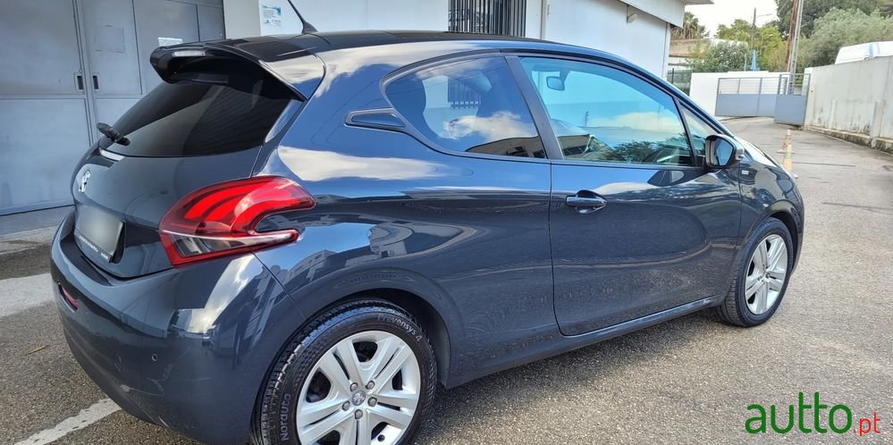 2016' Peugeot 208 1.6 Bluehdi Style photo #1