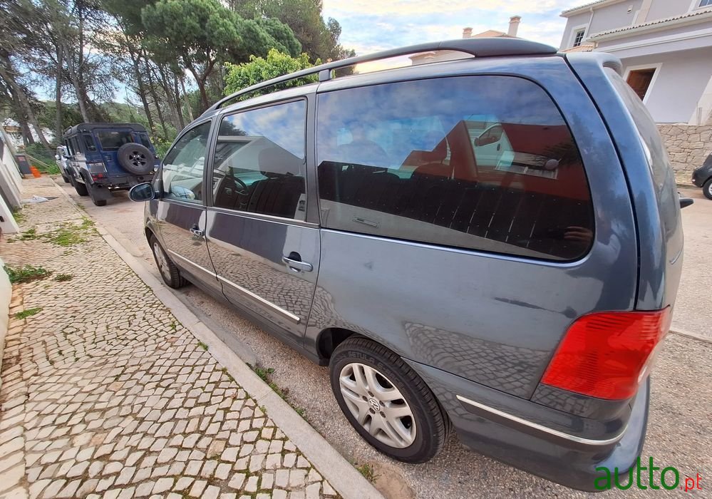 2005' Volkswagen Sharan photo #3