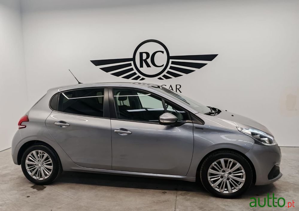 2018' Peugeot 208 photo #6